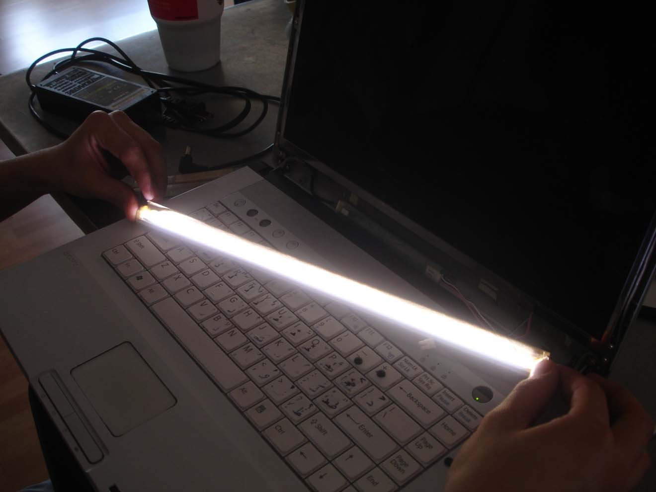 Замена и ремонт подсветки экрана ноутбука в Саратове